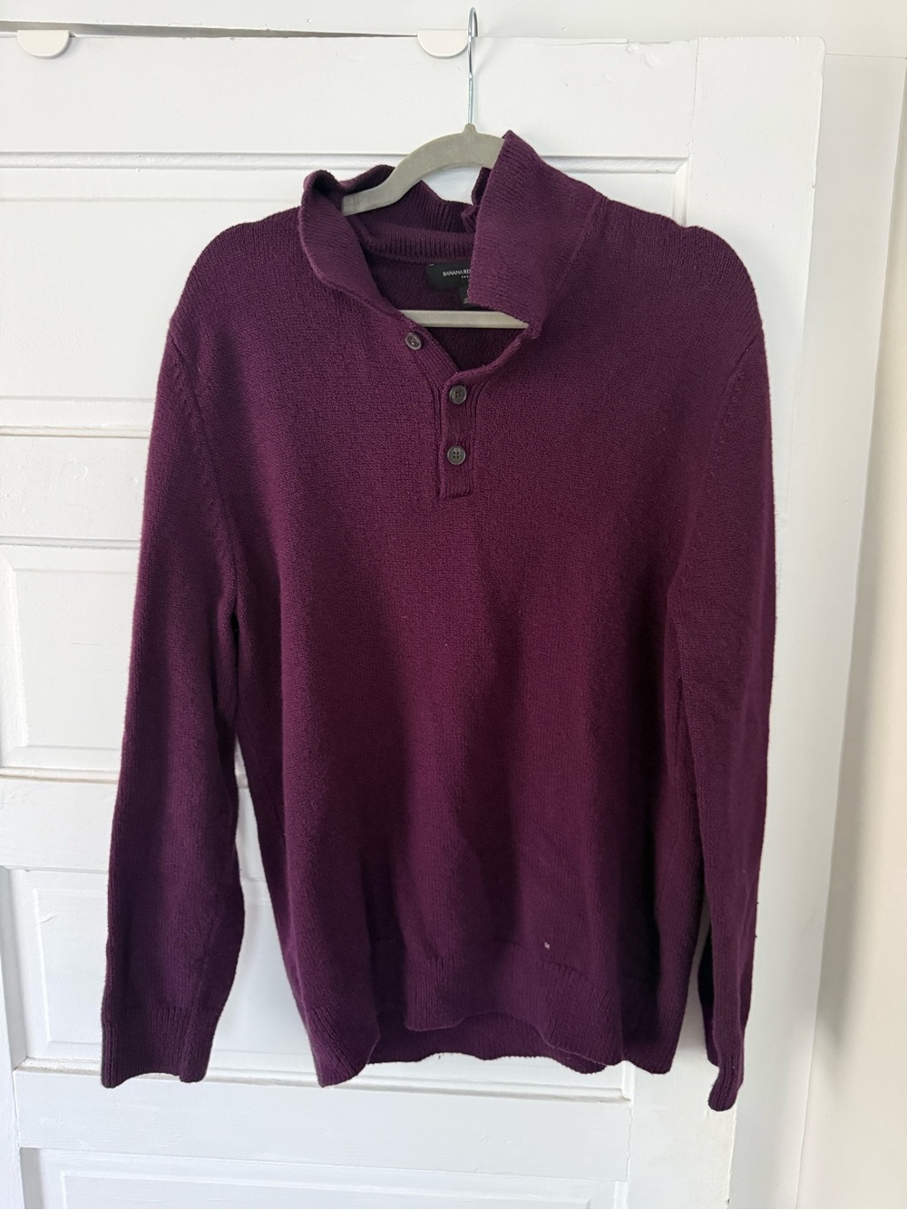 Banana Republic Men's V-Neck Sweater in Plum